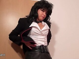 Hot Housewife Reaching Her Climax - MatureNL